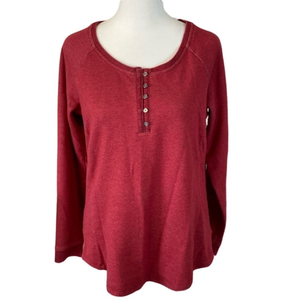 Columbia long sleeve button up lightweight sweatshirt. Sz L. Red. Light stripe.